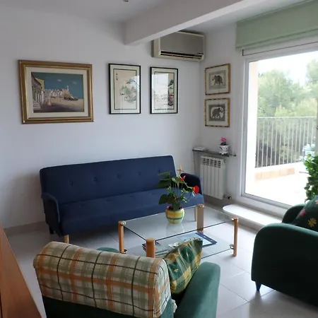 Apartament Maragall Apartman *